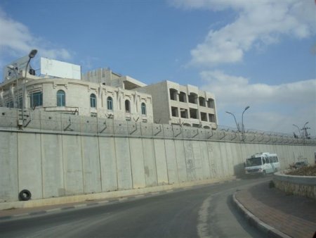 Ramallah derrière le mur