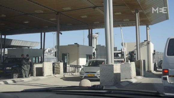 Un des postes de contrôle militaires destinés aux voitures palestiniennes, à Qalandia (MEE/Megan Hanna)