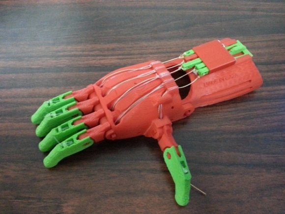 Selon Abu Matar, les patients de Gaza ne sont pas encore convaincus par les mains prothétiques fabriquées à l'aide d'imprimantes 3D car elles ont l'air trop robotique (avec l'aimable autorisation de Mohammed Abu Matar)