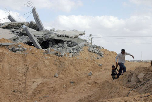 Destruction Les FOI ( Forces Israéliennes d'Occupation) font une incursion dans Wadi al-Salqa village au centre de la bande de Gaza