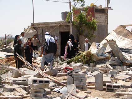 Une partie des destructions dans Khuza'a à l'Est de Khan Younis, le 4 mai 2008