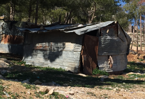 Les maisons de fortune dans le camp de Jerash ne sont pas pour les faibles quel que soit le climat (MEE)