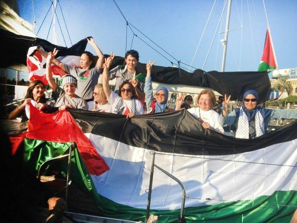 Les femmes activistes à bord du Zaytouna, avant leur départ pour Gaza. Photo Coalition internationale pour la paix